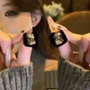 Pendientes Cuadrados de Terciopelo para Mujer 2025 Nuevos Populares de Nicho Únicos Impresionantes Pendientes con Atmósfera de Otoño e Invierno con un Toque de Alta Gama