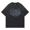 Camiseta Digital Bordada Desgastada Estilo Retro Americano en Blanco Crudo, Corte Holgado con Hombros Caídos, Diseño Deshilachado, Mangas Cortas Casuales de Moda