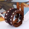 Estilo Retrô Literário Versão Larga Pulseira de Couro Trançado Simples Acessórios Ajustáveis com Decoração Criativa Elegante de Rebites em Duas Fileiras