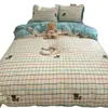 Conjunto de Quatro Peças de Gaze Dupla Nível Bebê e Materno Tipo Nuvem Classe A, Roupa de Cama Individual para Dormitório em Gaze de Algodão, Amigável à Pele e Adequado para Todas as Estações, Conjunto de Roupa de Cama de 4 Peças