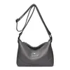 Bolsa Feminina de Comércio Exterior Transfronteiriço 2026 Novo Modelo Bolsa Transversal Urbana Simples Bolsa de Ombro Simples de Couro Macio para Mulheres de Meia-Idade e Idosas