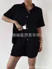 Conjunto de Shorts da Moda Europeia e Americana Feminina para Primavera e Verão 2024, com Duas Camisas de Cor Sólida, Casual, Solto, Manga Curta, Abotoamento Simples