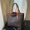 Bolsa Tote Simples Lisa Estilo Coreano de Cor Sólida para o Dia a Dia Primavera 2026 Nicho Casual Grande Capacidade Bolsa de Ombro para Trabalho e Deslocamento para Mulheres