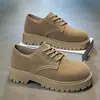 Novos sapatos derby masculinos de sola grossa 2026, bico redondo, camurça, estilo britânico, sapatos casuais para trabalho, sapatos de couro de cano baixo que aumentam a altura