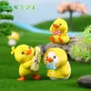 Nuevo Impermeable de PVC Lindo Patito Amarillo Paisaje en Miniatura Jardinería DIY Manualidad de Plástico Adorno de Escritorio para Coche