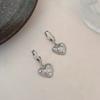 Pingente de Coração de Diamante Estilo Frio, Moderno e Elegante, Design em Forma de Coração, Versátil e Exquisito Brincos de Coração para Mulheres