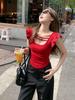 Blusa de Renda Manga Curta Gola Quadrada Ombro Direito Vermelho para Mulheres Verão Design de Nicho Sexy Sexy Petite Top de Cintura Alta