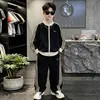 Conjunto de Roupas de Outono para Meninos 2026 Novo Estilo Crianças de Tamanho Médio e Grande Outono Meninos Estilo Primavera e Outono Jaqueta Esportiva Solta com Gola Alta