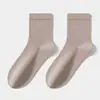 Calcetines clásicos de otoño e invierno para hombre, de caña media, holgados, calcetines de alto contenido de algodón, calcetines de color liso para hombre de caña media, Industria de Calcetines de Zhuji