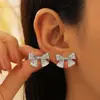 Brincos Angorá Vermelho Retro Outono e Inverno para Mulheres, High-End, Exquisitos, Doces e Versáteis Brincos Coloridos Gota de Óleo
