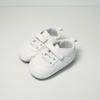 Sapatos esportivos brancos pequenos para bebês de 1 ano, primavera e outono, sola macia antiderrapante, sapatos para bebês com velcro para meninos e meninas, atacado