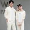 Moda de Primavera y Otoño Pareja Traje Deportivo Blanco para Hombre y Mujer Talla Grande Chaqueta de Manga Larga Traje para Ejercicio y Correr Conjunto de Tres Piezas