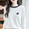 Suéter de Punto de Manga Larga con Bordado de Camelia, Cuello Redondo para Otoño e Invierno, para Cubrir la Piel y Lucir Delgado, Versátil Top de Punto Interior de Color Contrastante para Mujer