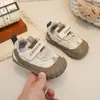 Zapatos casuales de suela blanda, antideslizantes, para caminar todos los días, para niños, nueva colección primavera/otoño 2026, zapatillas deportivas transpirables y cómodas para bebés, estilo moderno