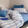 Juego de Cama Cálido, Elegante, Moderno y Creativo de Terciopelo de Leche a Rayas de Cuatro Piezas para Otoño e Invierno, Ropa de Cama Cálida de Coral Fleece Textiles para el Hogar 2