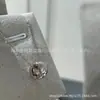 V Oro Versión Alta Coco Crush Patrón Acolchado Incrustado con Diamantes Collar Vibrante Lujo Ligero Nicho Sensación de Alta Gama para Mujer Tallado de Precisión CNC