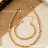 Europa e Estados Unidos cadeia de pigmento dourado transfronteiriça corrente de osso de cobra corrente torcida personalidade versátil colar pulseira conjunto de joias