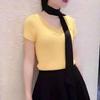 Novo Look de Verão 2024 da Gejia para Emagrecer Camiseta Fina de Malha de Seda Gelada com Manga Curta e Decote V Top Versátil de Meia Manga
