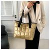 Abrigo acolchado de algodón estilo coreano Bolso grande para mujer 2023 Nuevo Bolso de hombro tipo tote a cuadros perlado Estilo occidental Gran capacidad