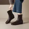 Wei Wei Girl 9966-1 Botas de Cano Curto Retro com Salto Escondido Bico Redondo Femininas Outono Preto Botas Dr. Martens Para Pessoas Baixas Botas Finas