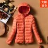 [Precio al por mayor] chaqueta ligera de plumón 2023 nueva corta con capucha moda ajustada otoño e invierno talla grande abrigo ropa de mujer