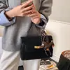 Nova Bolsa de Axila de Nicho Outono/Inverno 2025 Bolsa Tote de Grande Capacidade Ombro Único para Deslocamento Bolsa de Bolso de Alto Valor para Mulheres