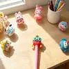 Venta al por mayor transfronteriza de figuras 3D de la serie de dibujos animados lindos de caucho blando de PVC, puntas y tapas de bolígrafos de papelería divertidas para estudiantes