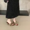 Estilo Coreano Estampado de Leopardo Punta Fina Chanclas Estampadas de Leopardo Calzado de Exterior para Mujer Verano 2026 Nuevo Estilo de Hada Tacón de Cuña Tacón Alto Zapatos de Piel
