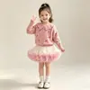 Conjunto de Vestido de Tricô Novo Estilo Outono/Inverno 2026 para Meninas Versão Coreana Gola Redonda Bordado com Babados Cardigan de Cogumelo Saia Fofa