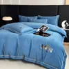Conjunto de quatro peças de veludo de leite espessado 4kg lençol e capa de edredom inverno aquecido fabricante de roupas de cama atacado luxo leve
