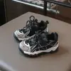 Otoño 2026 Nuevo Estilo Coreano de Moda Versátiles de Malla Suela Suave Antideslizantes de Velcro Tenis para Niños y Niñas