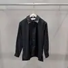 Camisa larga minimalista negra para otoño/invierno transfronteriza 2026 con solapa de piel sintética, versátil, estiliza la figura y elegante top casual