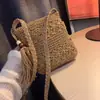 Bolso pequeño cuadrado tejido a mano, bolso de paja, bolso cruzado, bolso de hombro, compacto y lindo, versátil para el uso diario, perfecto para vacaciones, y puede guardar tu teléfono