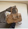 Bolsa Grande de Couro Ocidental de Alta Qualidade para Mulheres 2025 Nova Bolsa Transversal de Primavera e Verão Moda para o Dia a Dia Portátil Bolsa Platina