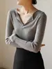 Colección de otoño e invierno: suéter de punto para mujer, ajuste slim, manga larga, cuello en V, una capa interior elegante y versátil