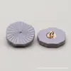 Base Metálica con Forma de Botón y Bordes Fruncidos, Accesorios Decorativos de Alta Gama Multicolor para Suéteres, Abrigos y Chaquetas de Felpa a la Moda
