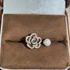 Anillo de Perla de Agua Dulce de Moda con Flores de Pintura al Óleo de Colores, Temperamento de Lujo Ligero, Joyería de Gama Alta Versátil Anillo para Mujer