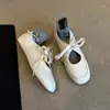 Nuevos Zapatos Casuales Blancos Versátiles para Mujer 2026, Planos con Cordones Calados, Zapatos Mary Jane Planos Cómodos de Punta Cuadrada Retro