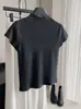 Design Elegante e Puro de Caimento Justo com Mangas Curtas Volantes e Gola Meia-Alta em Tricô, Novo para a Primavera, Estiloso e Emagrecedor, Top Casual Simples