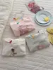 [En Stock] 26 Estilos Nuevos de Tops de Verano para Niñas con Estampado de Conejo Transpirable y Falda de Malla, Versátiles y Sencillos para Bebés