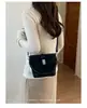 Bolso para mujer de diseño de nicho estilo francés, nuevo bolso cruzado versátil de moda otoño e invierno 2026, exquisito bolso de cubo de mano