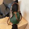 Bolsa pequena popular deste ano feminina 2023 nova moda versátil bolsa de ombro transversal bolsa balde portátil popular famosa na internet