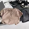 Conjunto de Verão para Meninos de Comércio Exterior 2026 Novo Estilo Crianças Pequenas e Médias Meninos Bebê Retrô Bonito Conjunto de Duas Peças de Manga Curta Tendência Atacado