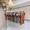 Mercado de Vendedores Ambulantes Uso Doméstico Estilo 10 Yuan Exposición Ropa para Mujeres de Mediana Edad y Mayores Venta al por Mayor para Mercados Matutinos y Nocturnos