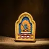 Adorno con forma de torre Thangka pintado a mano, Soporte de exhibición Thangka con forma de mano Vajra, Thangka estilo Tíbet para decoración de sala de estar y escritorio de oficina