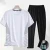 [Conjunto de Seda Gelada] Camiseta Esportiva Masculina de Manga Curta de Secagem Rápida para o Verão, Calça de Seda Gelada Versátil para Jovens, Top Solto de Meia-Manga