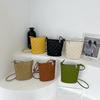 Bolsas de Estilo Coreano Cuidadosamente Seleccionadas, Bolsos Pequeños de Hombro con Diseño de Nicho, Nuevos Bolsos Cubo Tejidos 2023, Modernos Bolsos Cruzados de Piel Suave para Mujer