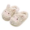 Novas pantufas internas fofas com tema de ovelhinha de desenho animado para outono e inverno para meninas, e sapatos de algodão quentes, com sola grossa e forrados de fleece, com salto, para meninos