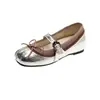 Sapatilhas de balé estilo francês com laço para mulheres, novidade outono 2026, sapatos Mary Jane planos versáteis com fivela e corte baixo