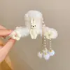 Presilha de cabelo de pelúcia de alta qualidade para outono e inverno para mulheres, versátil e fofa, presilha de tubarão para a parte de trás da cabeça, novo estilo coreano 2026, presilha de garra
